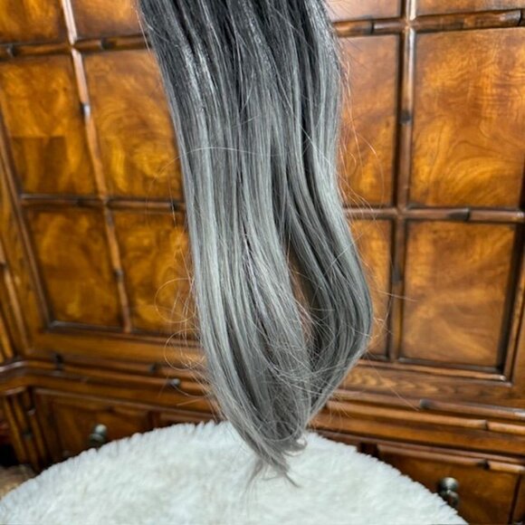 NWOT Ombre Gray Premium Silky Straight 24" Comfort Comb-In Synthetic Extension - Picture 12 of 14